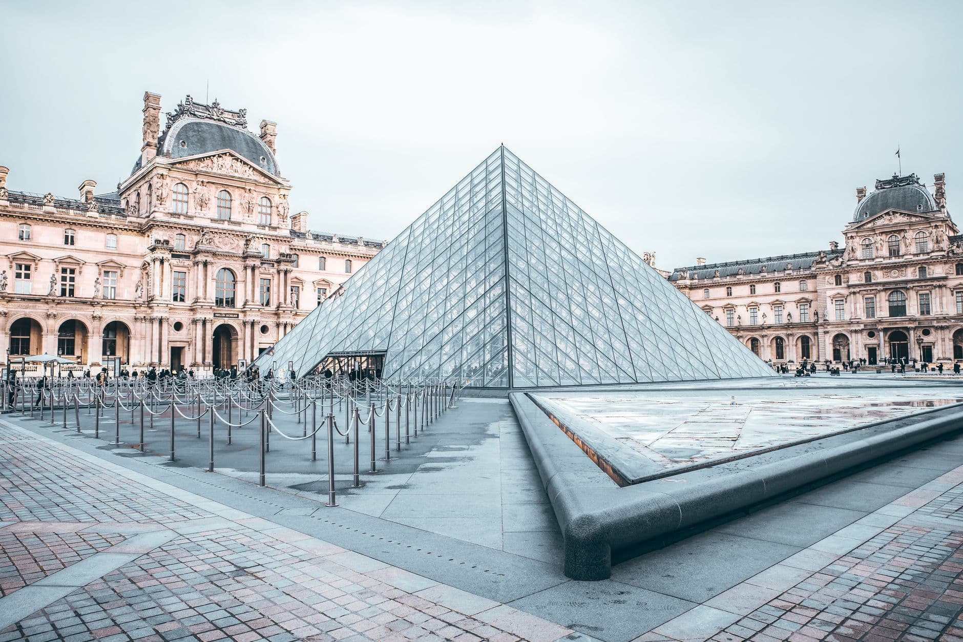 Hébergement proche du Louvre et de Châtelet pas cher : la solution depuis la banlieue nord