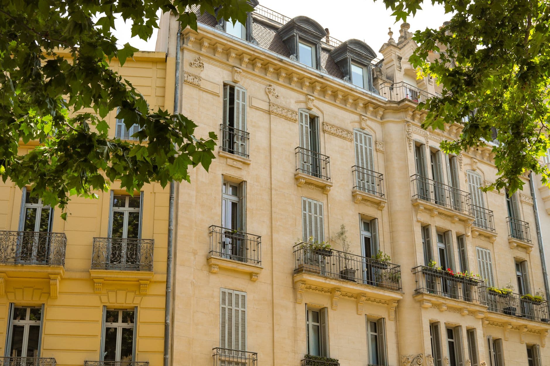 Paris Centre vs Northern Paris Suburbs: Accommodation Price Comparison for Visitors in 2026
