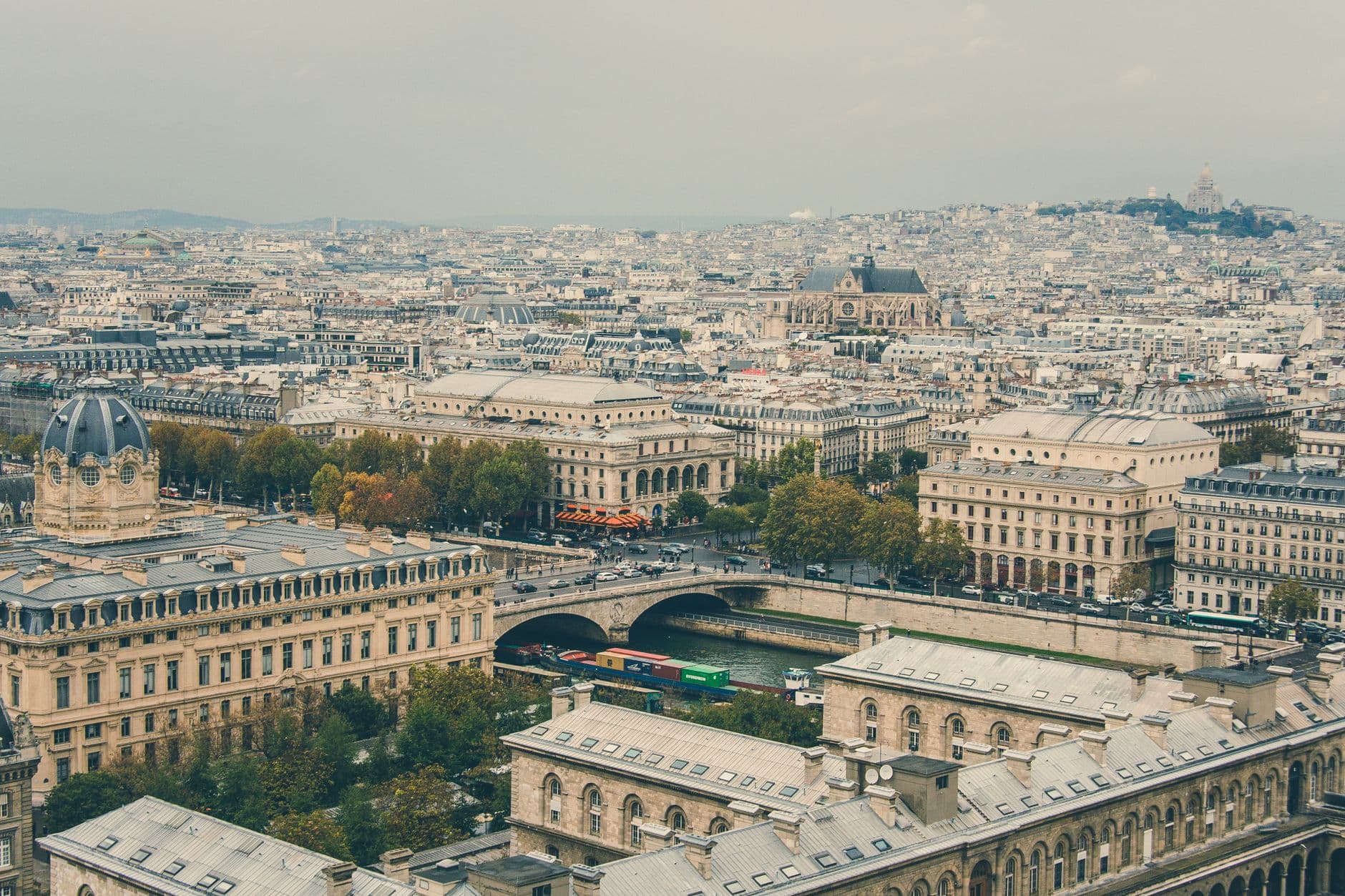 Visiter Paris sans se ruiner : le guide complet du logement pas cher en banlieue nord